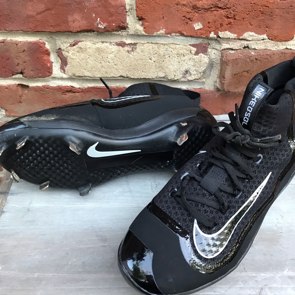 NIKE Alpha Huarache Elite Mid Baseball Cleats - Picture 1 of 8